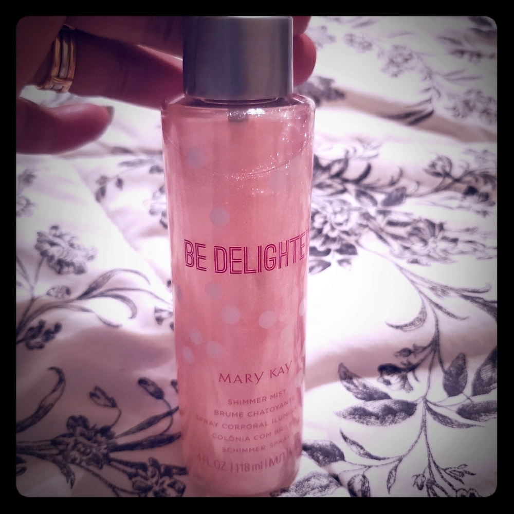 Glitter body spray